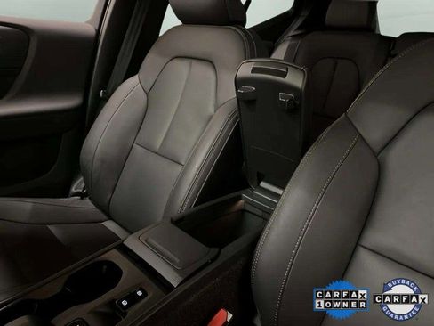 Used 2025 Volvo XC40 B5 Core image 65