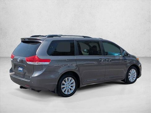 Used 2014 Toyota Sienna XLE w/ XLE Premium Package AWD/4WD image 5
