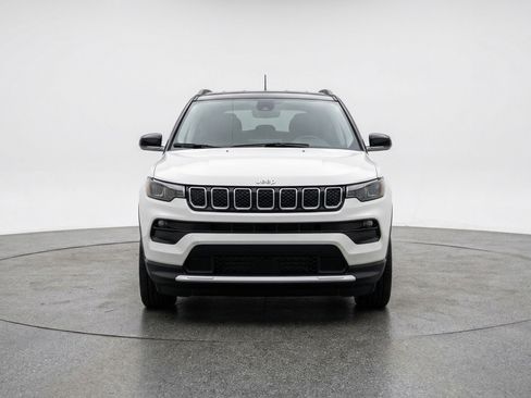 Used 2025 Jeep Compass Limited image 2