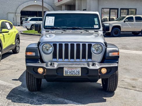 Used 2018 Jeep Wrangler Unlimited Sport AWD/4WD image 2