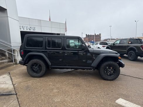 Used 2024 Jeep Wrangler Unlimited image 6