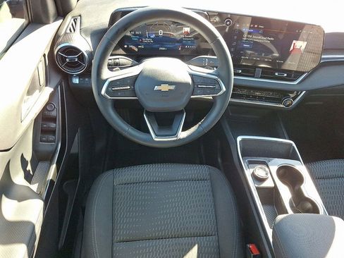 Used 2026 Chevrolet Equinox LT image 11