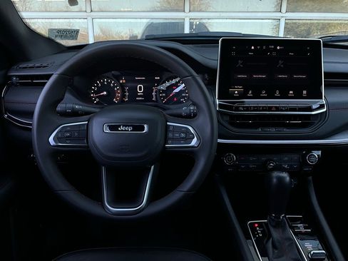 Used 2025 Jeep Compass Trailhawk w/ Trailer Tow Group image 13