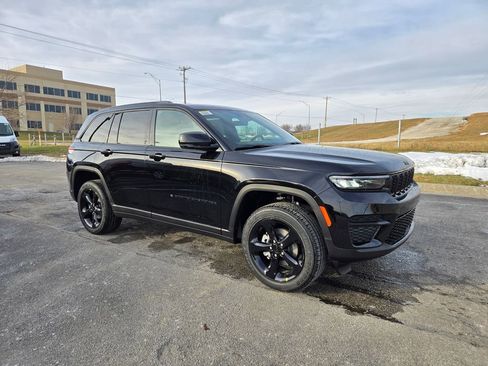 New 2025 Jeep Grand Cherokee Altitude image 1