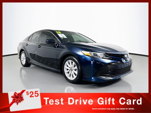 Used 2018 Toyota Camry LE FWD image 1
