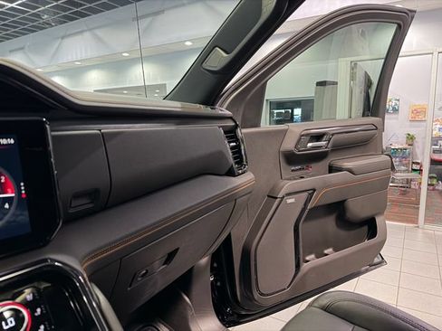 Used 2024 GMC Sierra 1500 AT4 w/ AT4 Premium Package AWD/4WD image 26