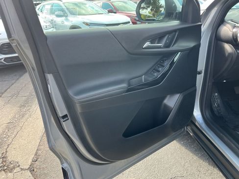 Used 2025 Chevrolet Equinox LT FWD image 18