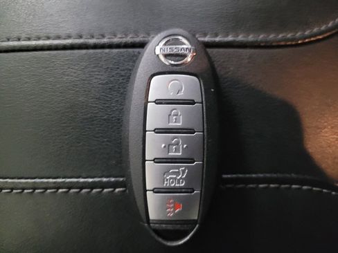 Used 2018 Nissan Rogue SV w/ Premium Package image 32