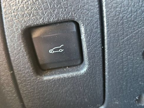 Used 2014 Lincoln MKX AWD w/ Equipment Group 102A image 27