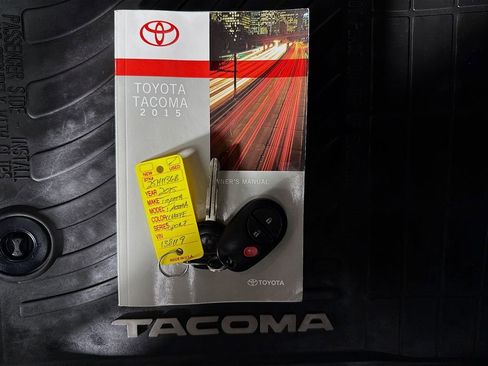 Used 2015 Toyota Tacoma TRD Sport w/ TRD Sport Package image 28