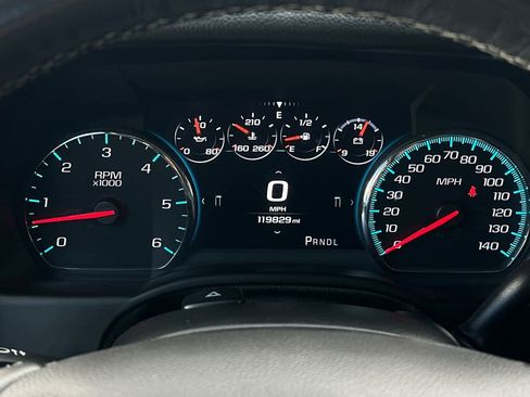 Used 2017 Chevrolet Suburban LT image 28