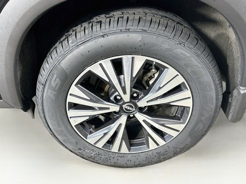 Used 2022 Nissan Rogue SV AWD/4WD image 11