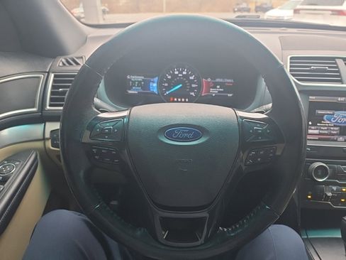 Used 2016 Ford Explorer XLT w/ Equipment Group 202A image 16