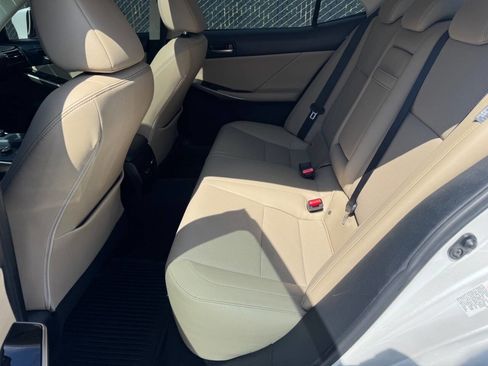 Used 2017 Lexus IS 300 AWD image 11