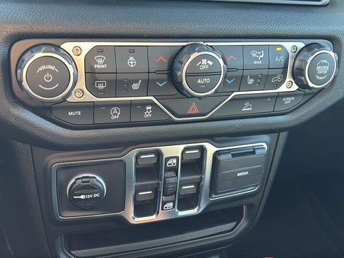 New 2026 Jeep Gladiator Sport image 32