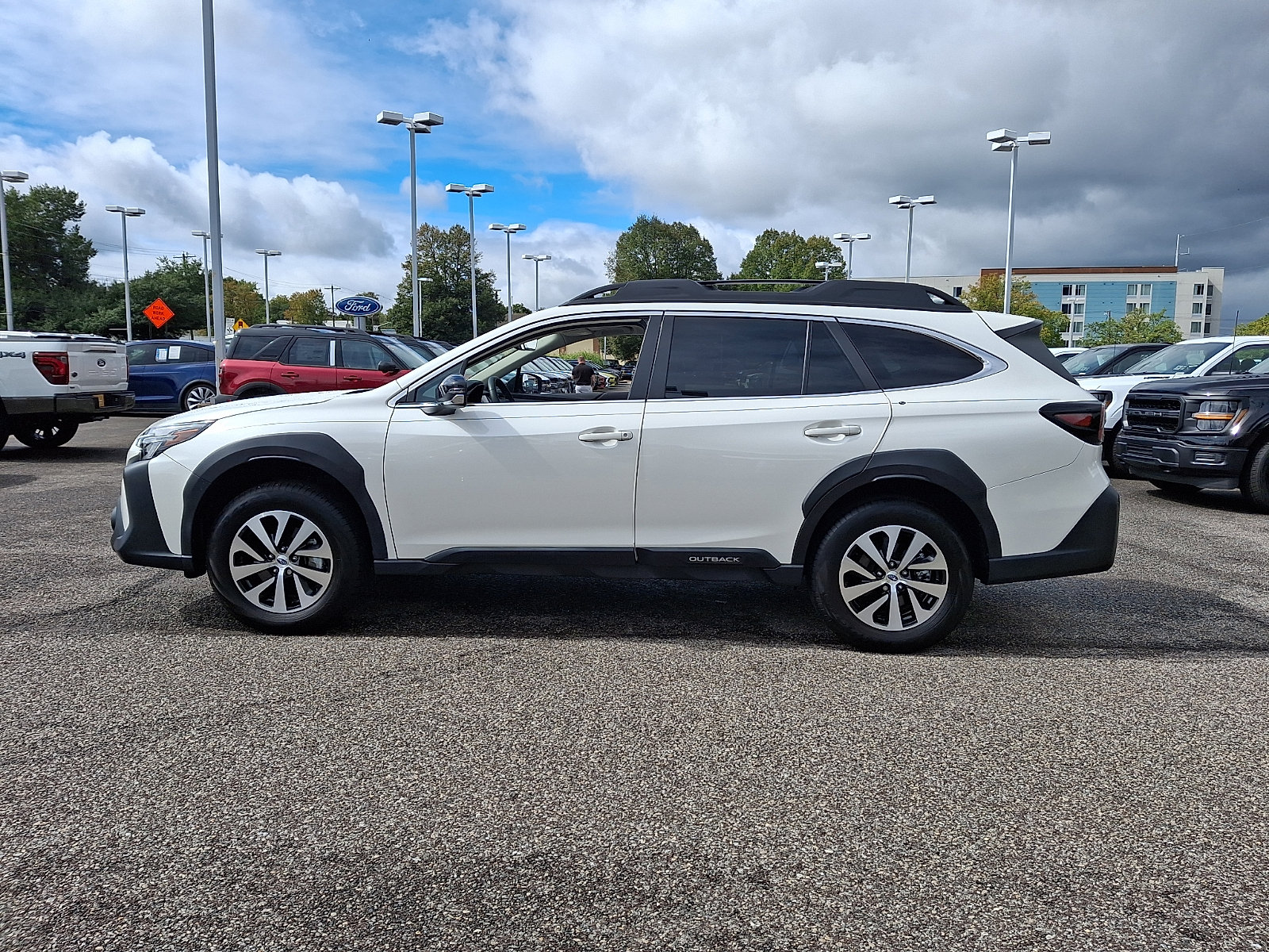 Used 2024 Subaru Outback Premium w/ Popular Package #1A AWD/4WD image 6