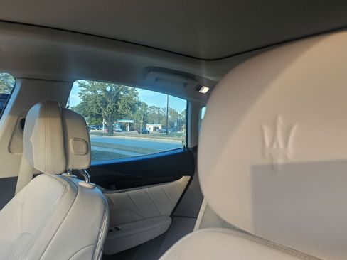 Used 2019 Maserati Levante GranLusso image 32