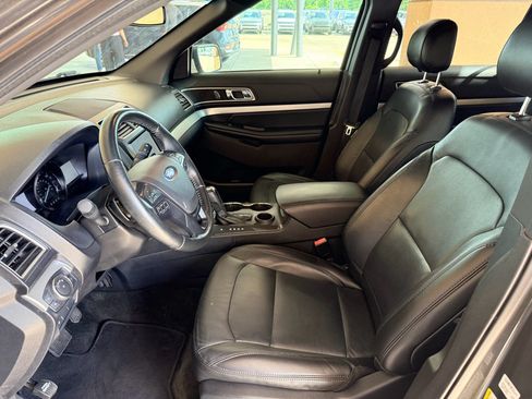 Used 2016 Ford Explorer XLT w/ Equipment Group 202A FWD image 12