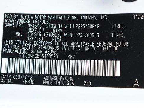 Certified 2025 Toyota Sienna Platinum image 36