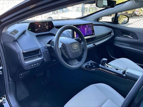 Used 2024 Toyota Prius XLE image 17