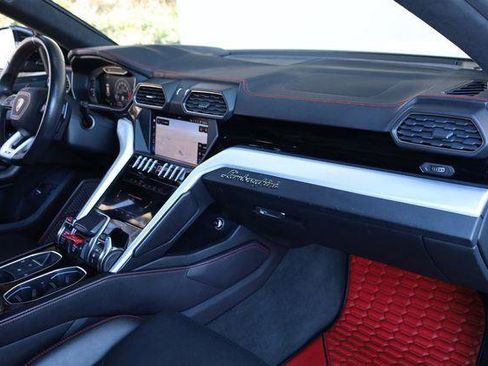 Used 2019 Lamborghini Urus AWD/4WD image 25
