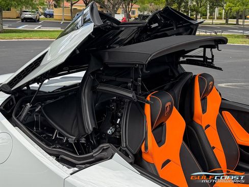 Used 2021 Lamborghini Huracan EVO RWD image 67