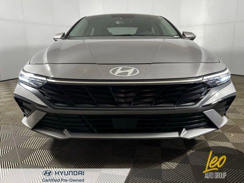 Used 2025 Hyundai Elantra SEL FWD image 9