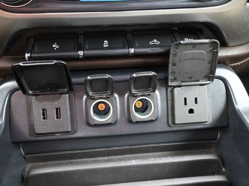 Used 2018 Chevrolet Silverado 1500 LTZ w/ Texas Edition image 16