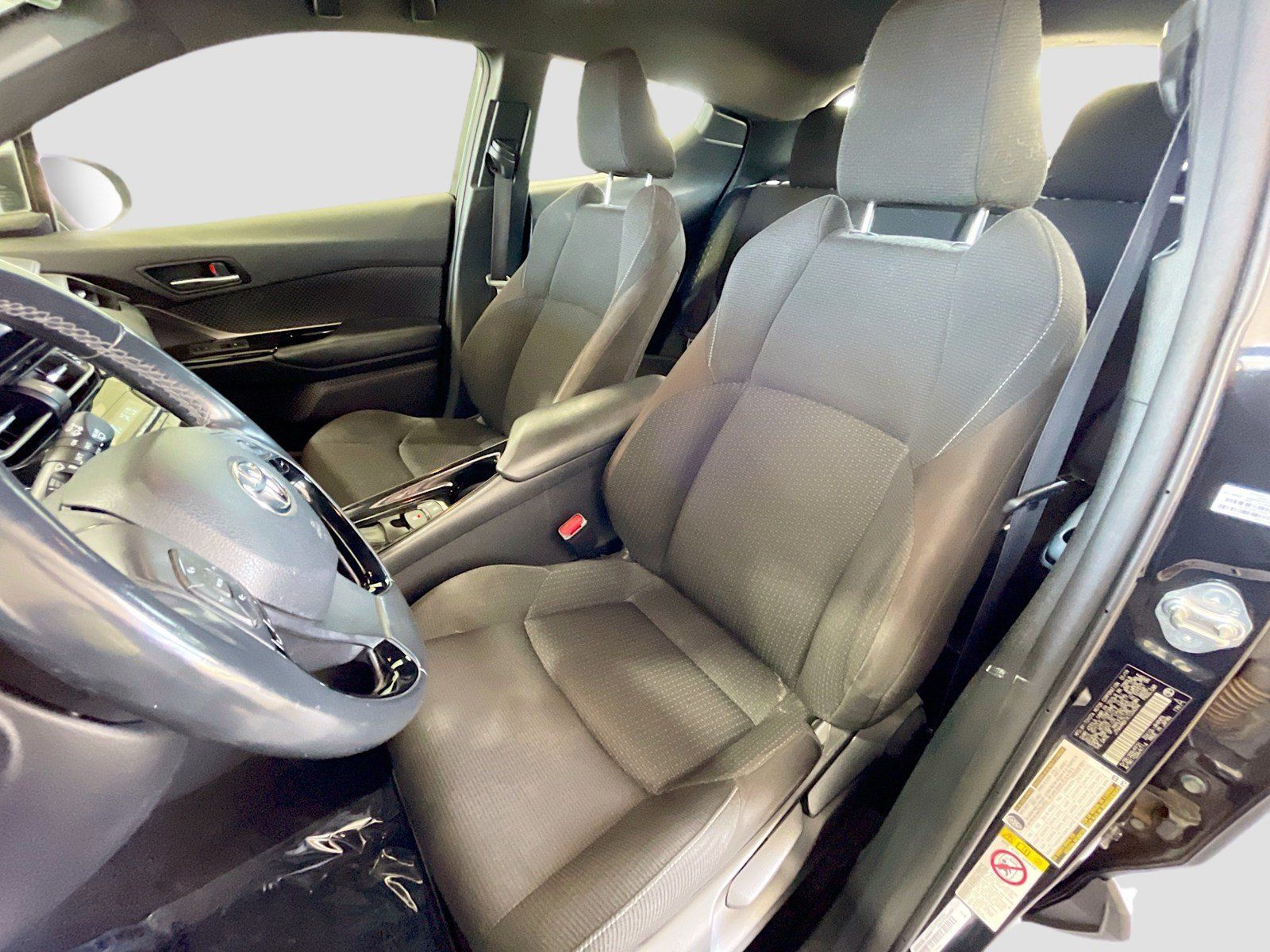 Used 2019 Toyota C-HR XLE FWD image 12