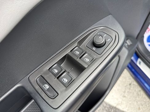 Certified 2024 Volkswagen Taos SE image 16