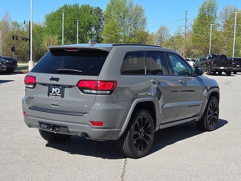 Used 2019 Jeep Grand Cherokee Altitude image 5