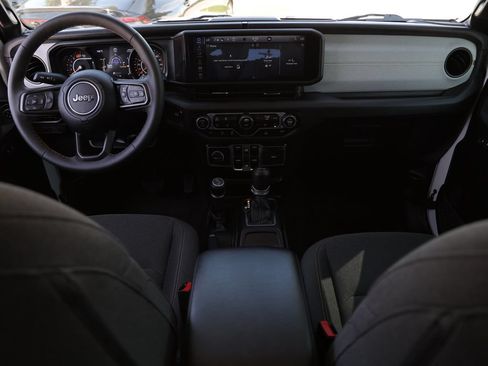 Used 2024 Jeep Wrangler Unlimited Sport AWD/4WD image 10