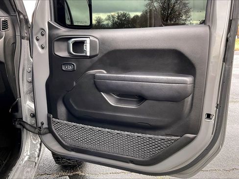 Used 2023 Jeep Gladiator Rubicon image 19