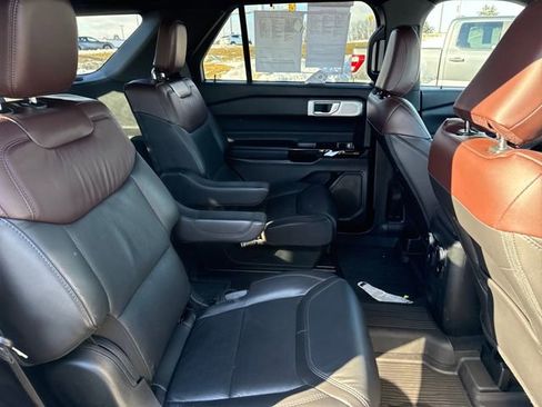 Used 2023 Ford Explorer Platinum w/ Technology Package image 13