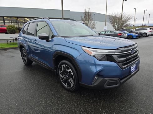 Certified 2025 Subaru Forester Limited image 3