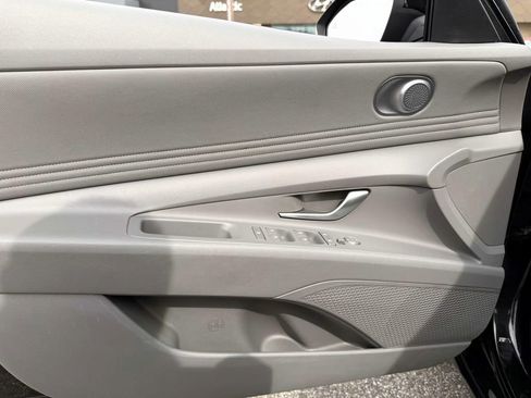 Used 2023 Hyundai Elantra SEL w/ Convenience Package image 14