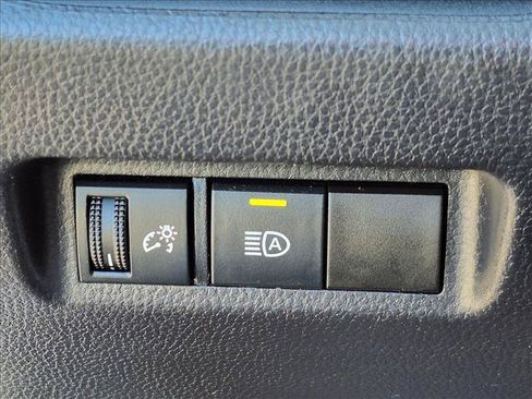 Used 2021 Toyota RAV4 LE FWD image 12
