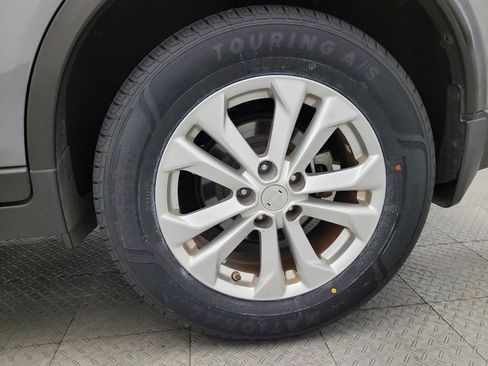 Used 2015 Nissan Rogue SV image 31