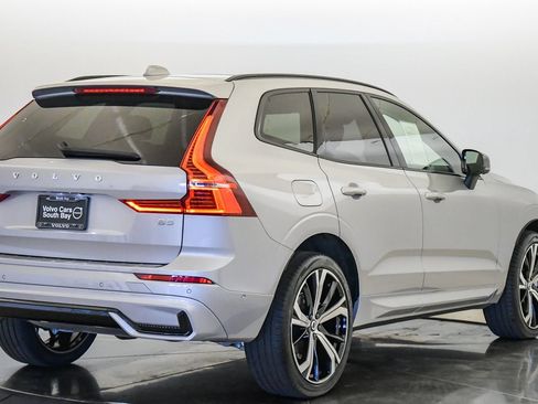 Certified 2023 Volvo XC60 B5 Ultimate w/ Climate Package FWD image 5