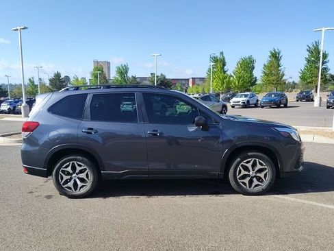 Used 2023 Subaru Forester Premium AWD/4WD image 2
