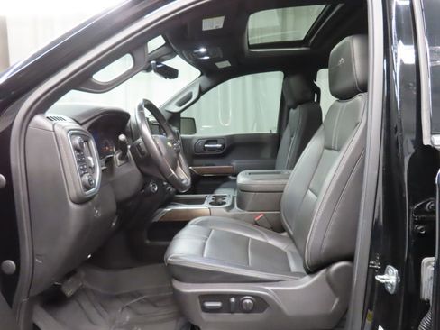 Used 2022 Chevrolet Silverado 1500 High Country w/ Technology Package image 9