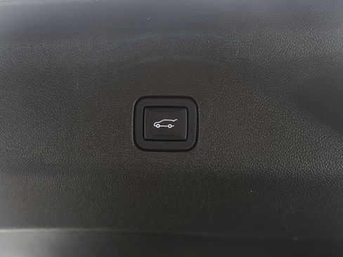 Used 2023 GMC Yukon XL SLT image 12