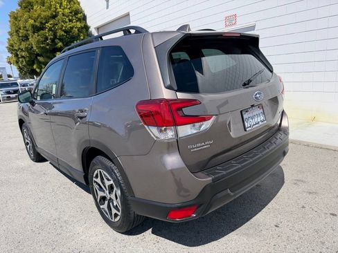 Used 2023 Subaru Forester Premium AWD/4WD image 4