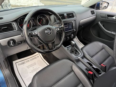 Used 2017 Volkswagen Jetta SE image 14
