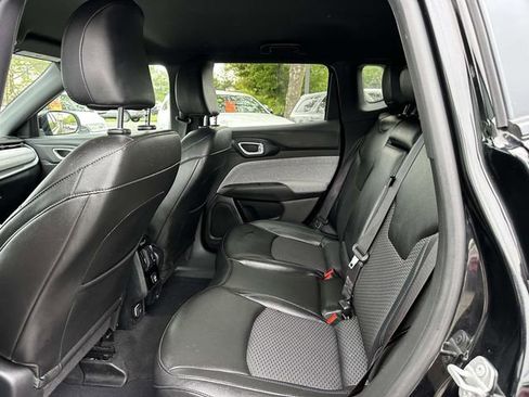 Used 2024 Jeep Compass Latitude AWD/4WD image 7