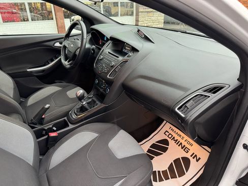 Used 2017 Ford Focus ST image 38