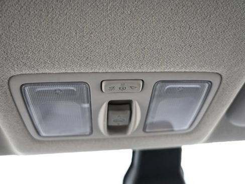 Used 2025 Hyundai Venue SEL FWD image 24
