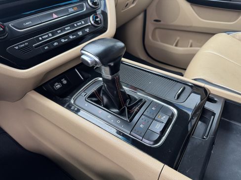 Used 2018 Kia Sedona SX image 30