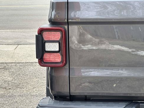 Used 2021 Jeep Gladiator Rubicon AWD/4WD image 10
