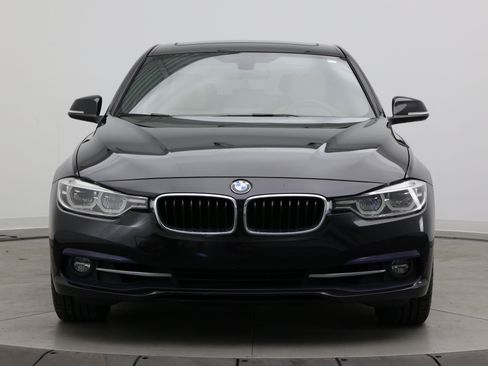 Used 2018 BMW 330i Sedan RWD image 2